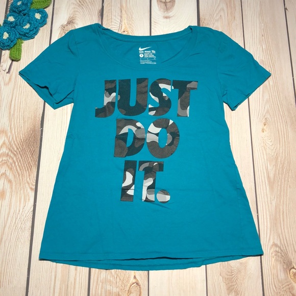nike graphic tees womens 